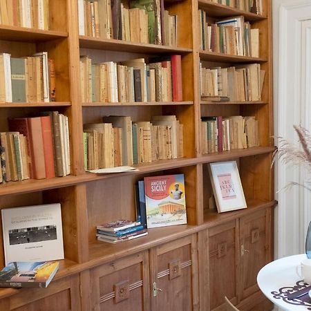 Sognalibro Bed And Books Panzió Ragusa Kültér fotó
